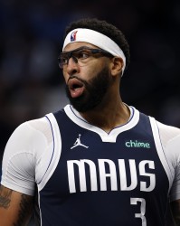 九游体育官网-名记：老鹰和猛龙已不再就浓眉与独行侠进行任何实质性谈判