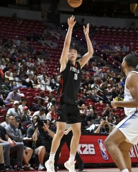 杨瀚森今日10分4板5助1断3帽！明日背靠背战灰熊 预测一下数据？